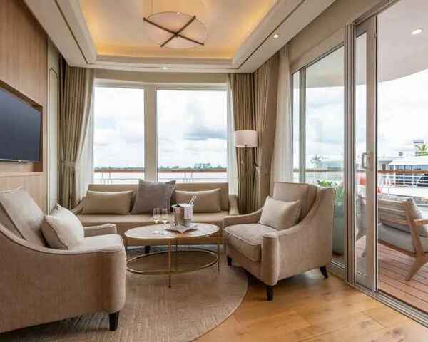 Viking Tonle - Explorer Suite 4.jpg